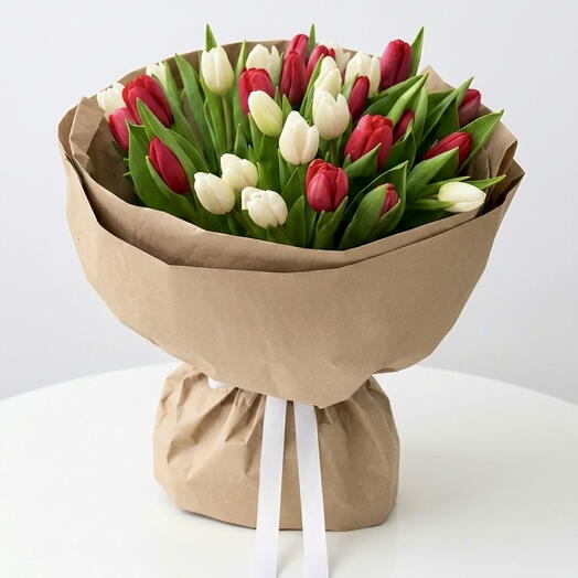 31 Red   White Tulips Bouquet – Elegant Mixed Tulip Flower Arrangement in Dubai