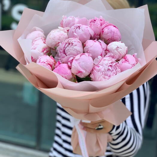 Ramo de 15 peonías Charm