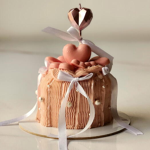 كعكة بقلوب وردية