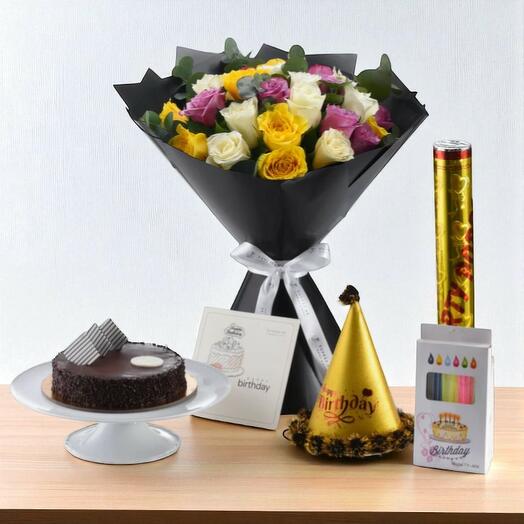 Набор на день рождения Radiant Rhapsody – разноцветный букет роз с набором для вечеринки с тортом