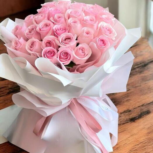 Нежно-розовый букет, связанный вручную