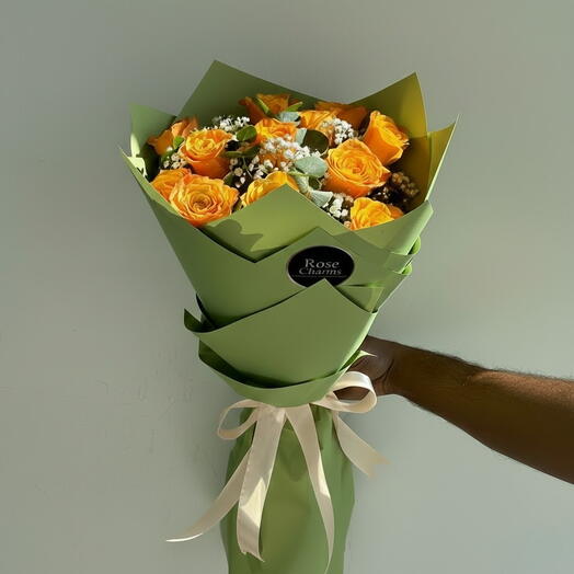 Оранжевый каскад роз