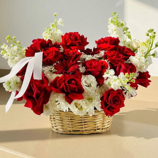 Floral Mirage - A Dreamy Mix of Gerbera   Ecuador Roses