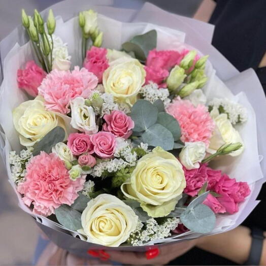 Розово-белый смешанный букет