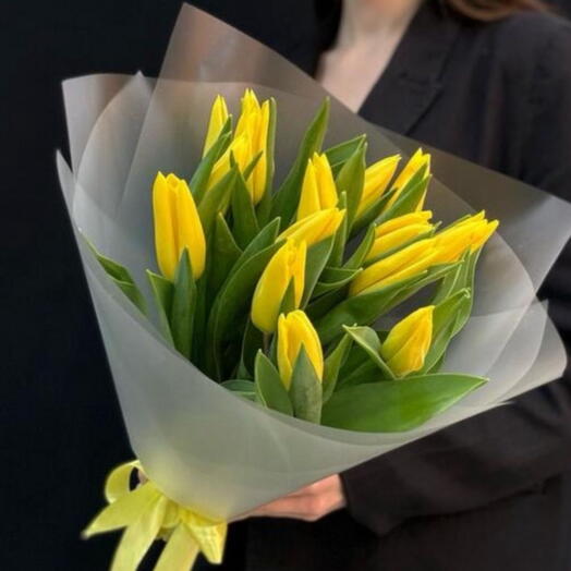 15 yellow tulips