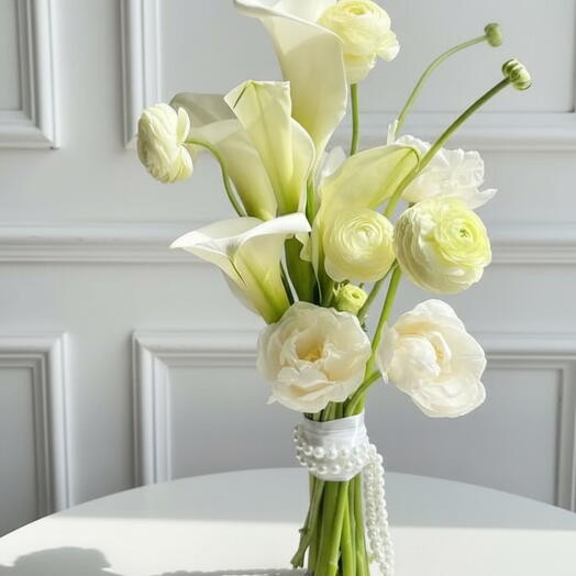 BRIDAL Bouquet 
Flowers bouquet with calla lilies and ranunculus
