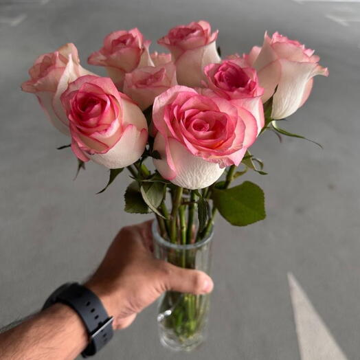 Jumilia Розы двух оттенков розового с премиальной вазой – композиция из 12 свежих роз