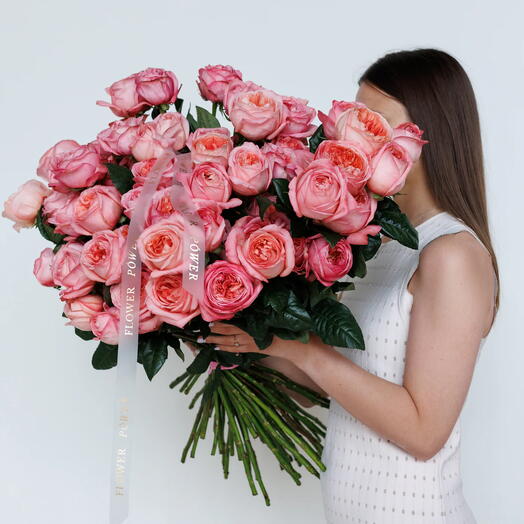 Роуз-Апероль: маленький букет из 50 розовых роз