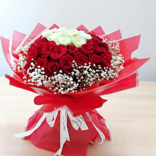 Elegant White and Red Roses Flower Bouquet Perfect for Any Occasion