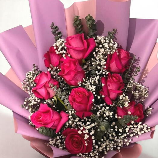 Dark pink roses bouquet