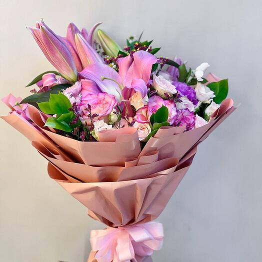 Mix pink flowes hand bouquet