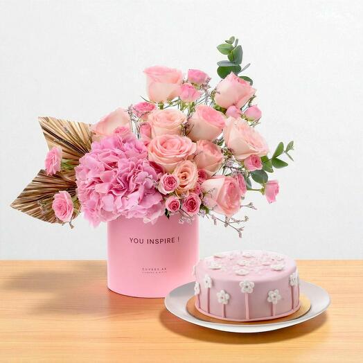 Золотисто-розовый блум-бокс – комбо с мастичным тортом