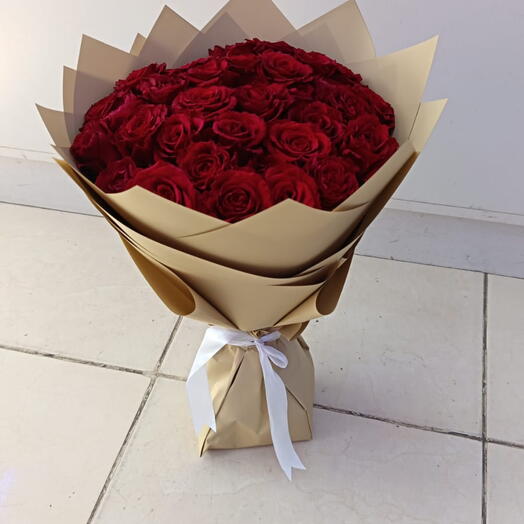 Элегантный букет красных роз