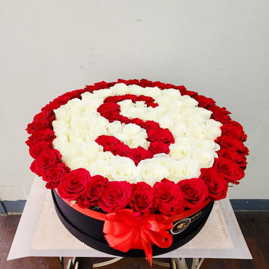 Коробка из 111 красных роз с буквой S