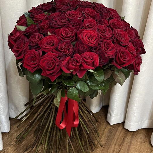 Ramo de mano de rosas rojas de lujo