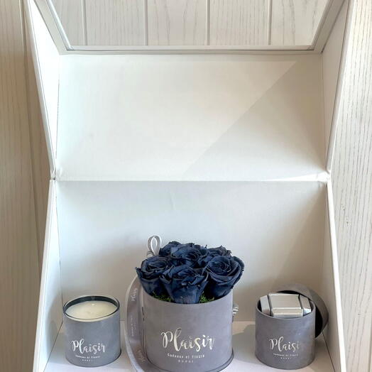 Trio 6: подарочный набор с серой стабилизированной розой, свечой и шоколадом