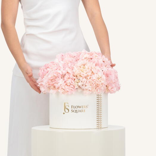 Большая коробка с розовой гортензией