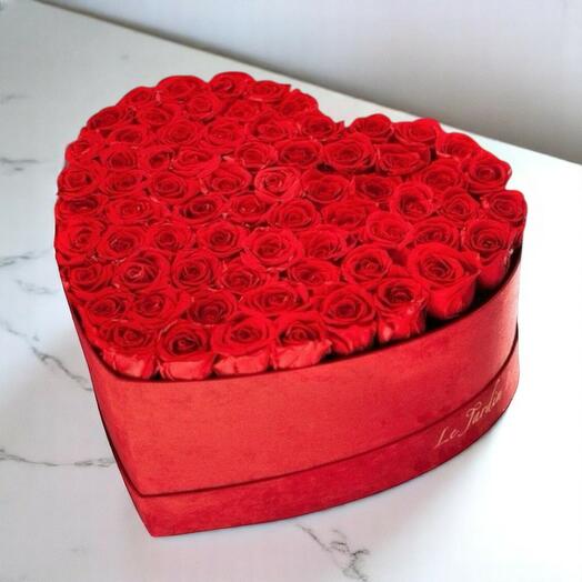 Caja corazón rojo Amor Eterno – 60 rosas rojas preservadas en caja de ante de lujo
