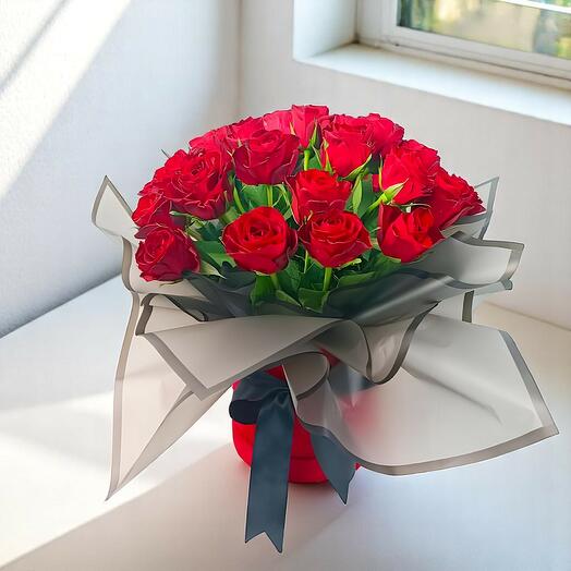 Элегантный букет красных роз для любви и романтики