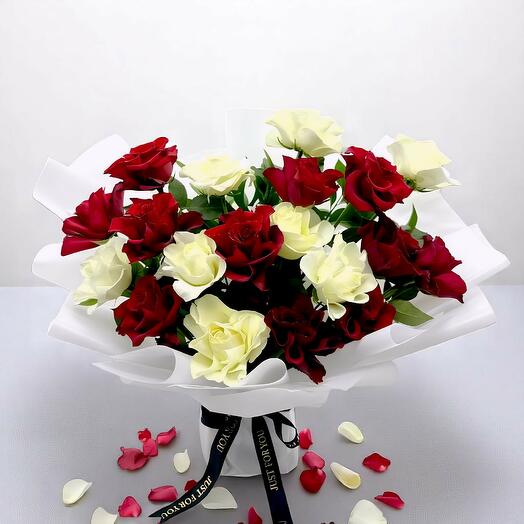 Красота красных и белых роз