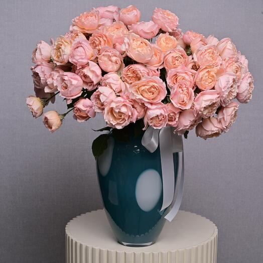 25 Julieta Spray Roses in a Glass Vase  6928