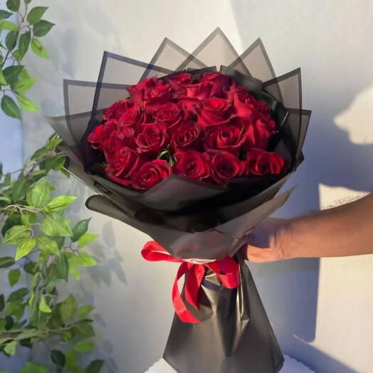 Букет из 30 красных роз, размер M