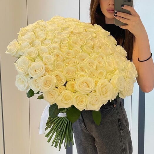 Букет из 100 премиальных белых роз