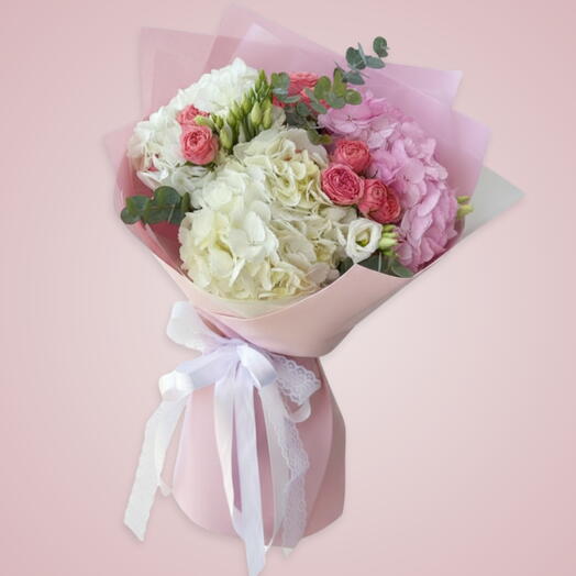 Розовое лето : белая гортензия,розовая гортензия,розовая кустовая роза,эвкалипт