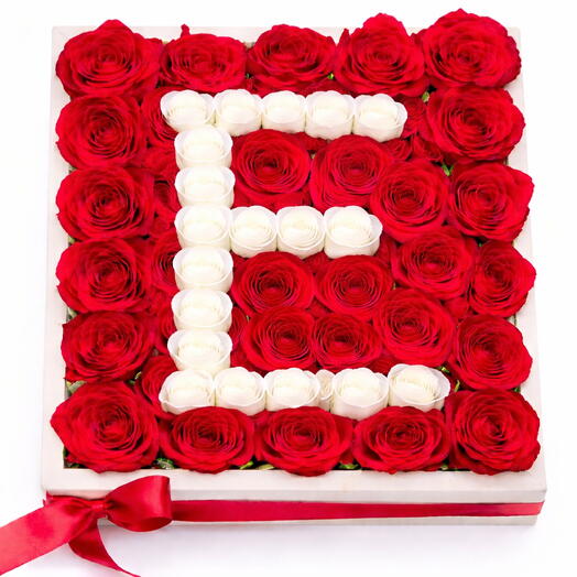 Фирменная буква E из роз