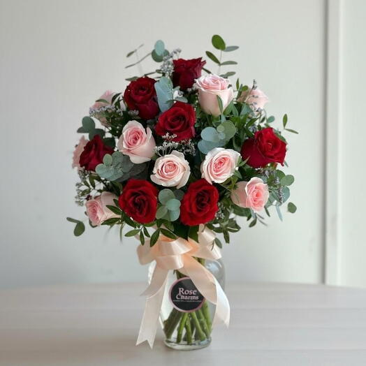 Розово-красная грёза роз