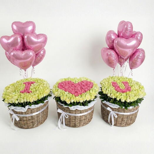 Набор корзина с розами -Я люблю тебя с гелиевыми шарами