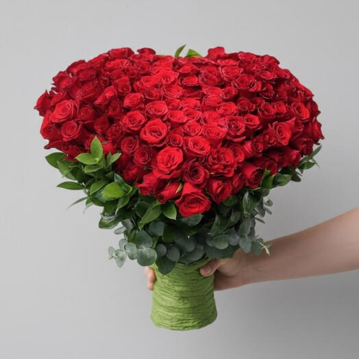 Large heart-shaped arrangement red rose premium quality