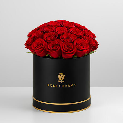 Rosas rojas clásicas en caja negra