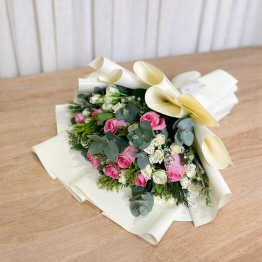 بريق وردي وأبيض