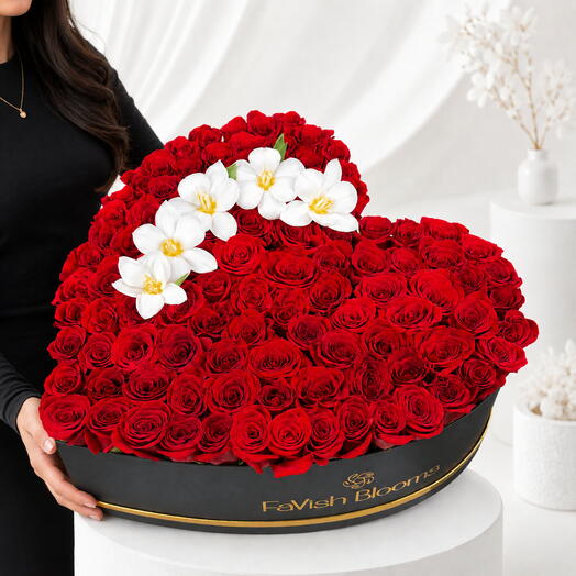 XXL Cœur de 125 roses rouges   tulipes blanches