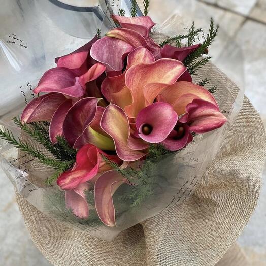Bouquet of callas and greenery