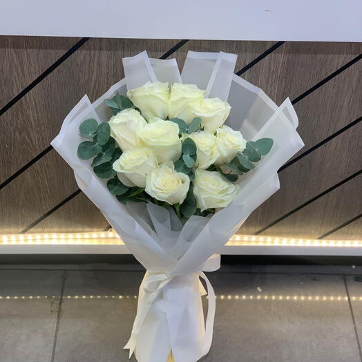 Букет из 8 белых роз