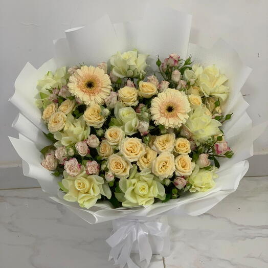 Mixed roses and gerbera bouquet