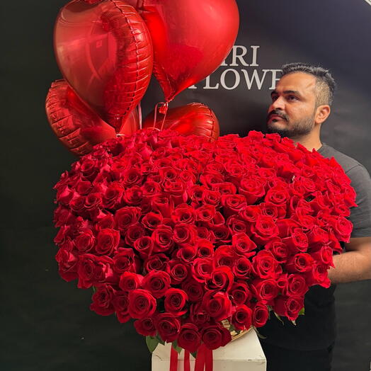 200 Premium Ecuadorian Roses Heartshape Basket