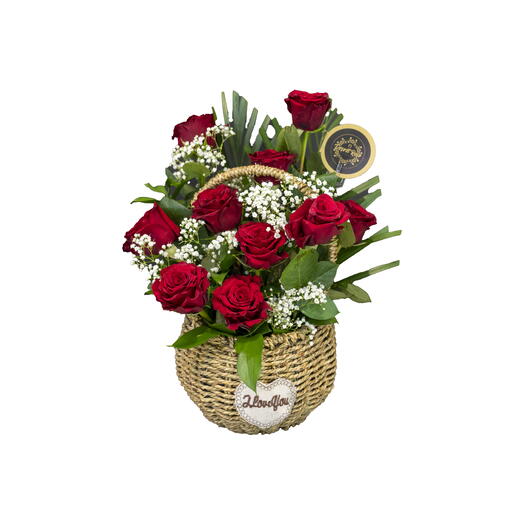 Красные розы в цветочной корзине