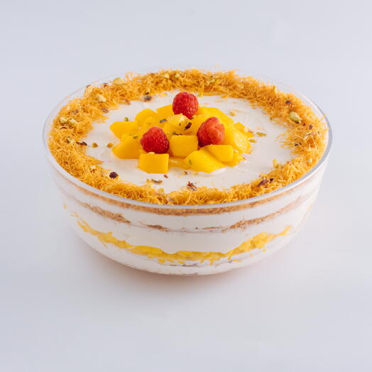 Трайфл с манго и кунафой