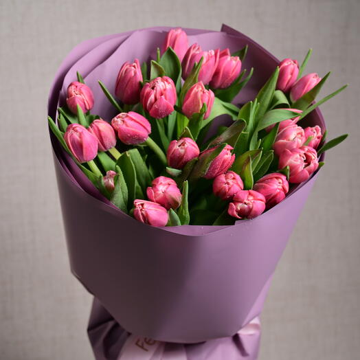 Букет 25 темно-розовых тюльпанов 6174