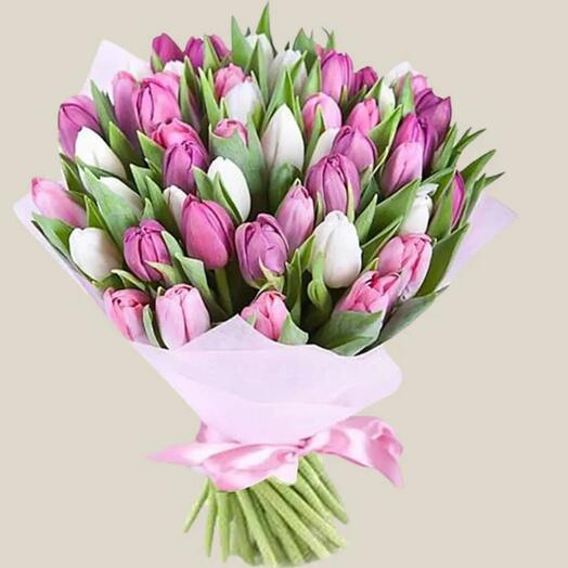 Стандартный букет розово-белых тюльпанов
