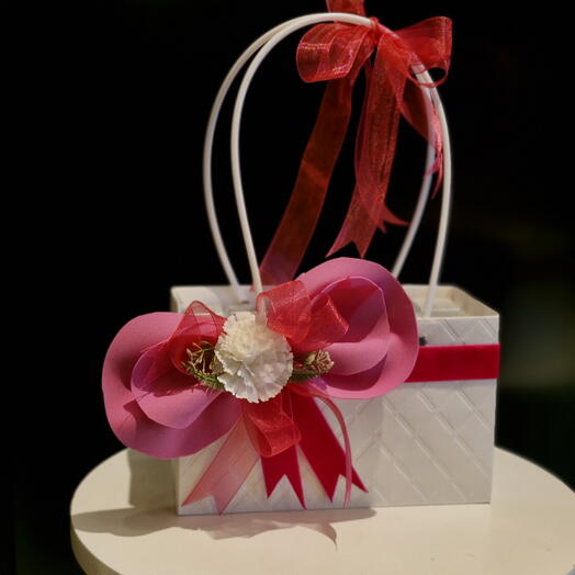 Шоколадная корзина «Шелковая миндальная мечта»