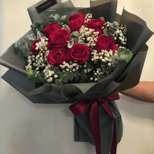 Ramo de rosas rojas para ella