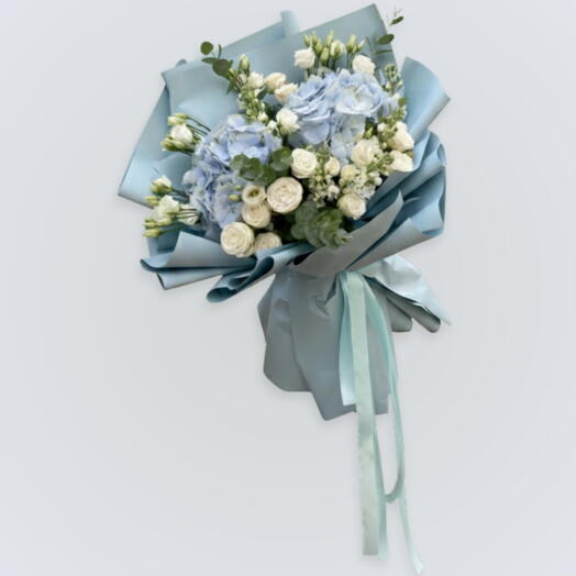 2 light blue hydrangea, 5 white lisianthus, 5 white mathiola,5 eucalyptus