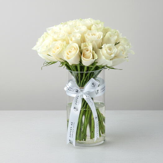 Снежные лепестки Гранде – 31 белая роза в стеклянной вазе