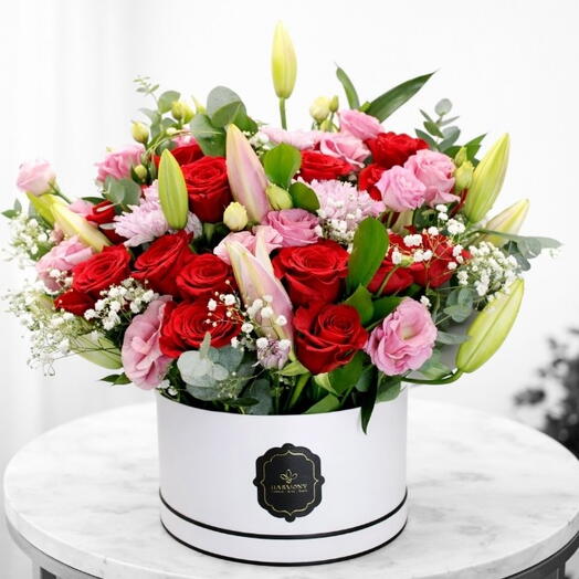 Коробка с королевскими красными розами