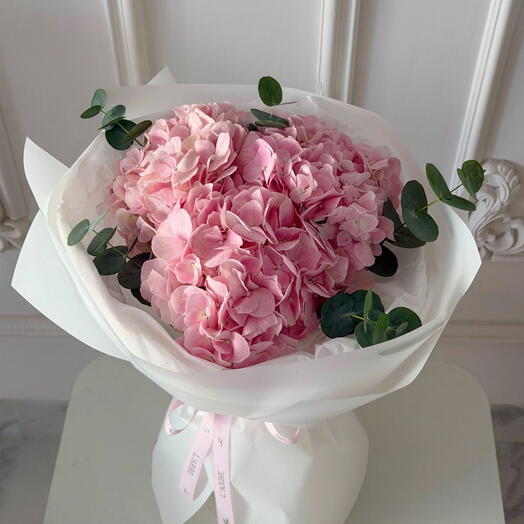 Flowers bouquet with pink hydrangeas