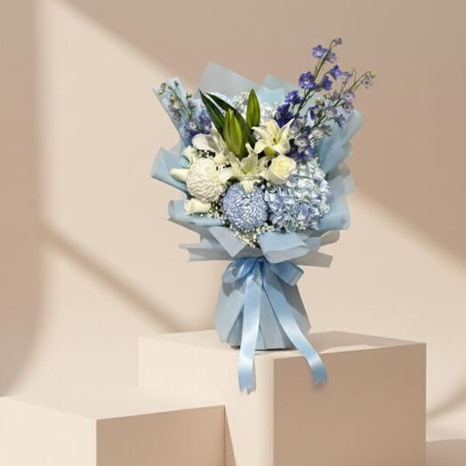 Bouquet de fleurs bleues et blanches